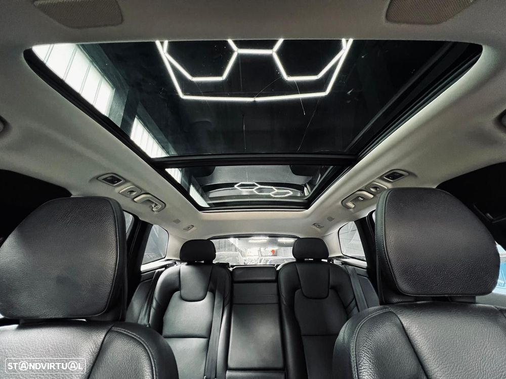Volvo XC 60 2.0 T8 PHEV Momentum Plus AWD - 35