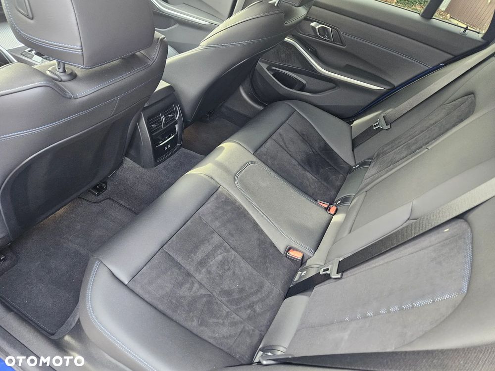 BMW Seria 3 320d xDrive M Sport Shadow - 17