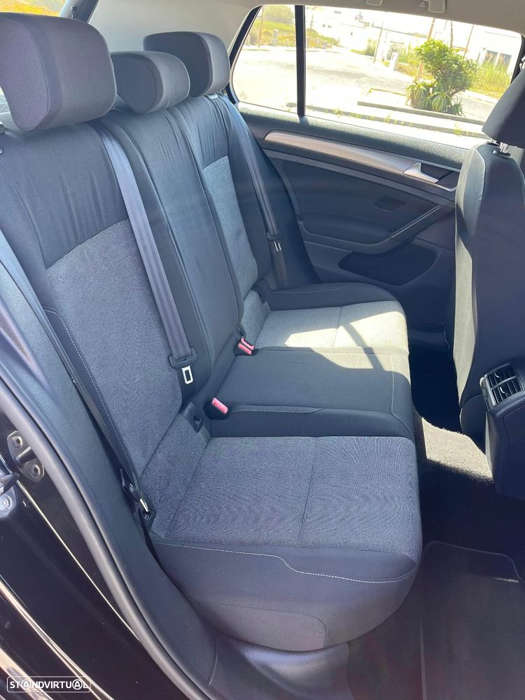 VW Golf 1.6 TDi Trendline BlueMotion - 20