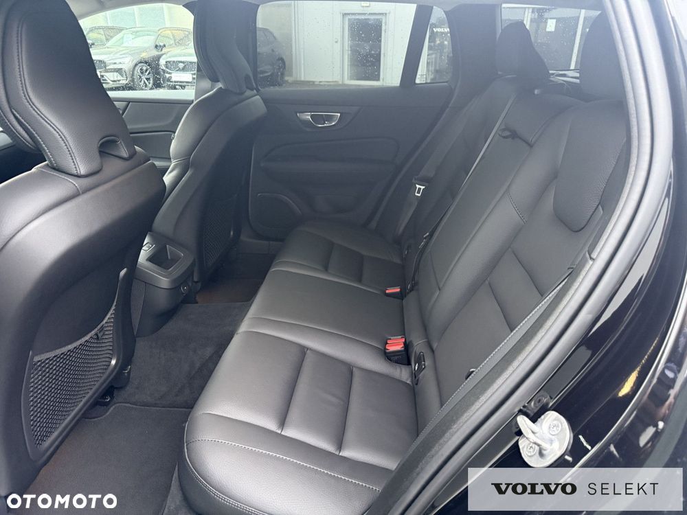 Volvo V60 Cross Country - 16