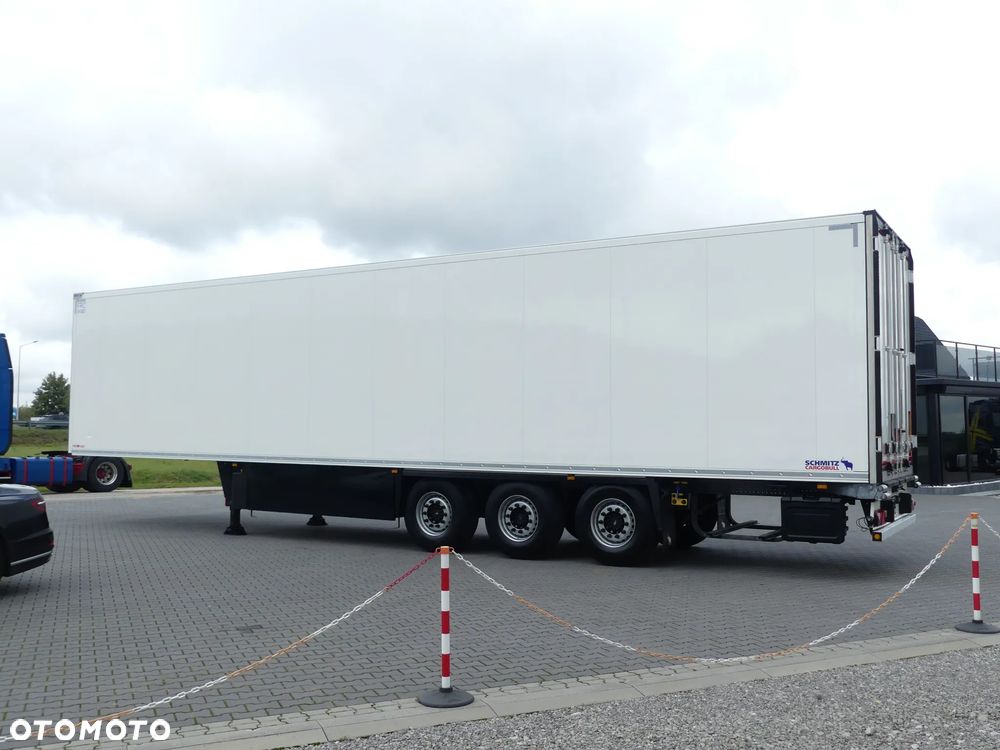 Schmitz Cargobull CHŁODNIA / OŚ PODNOSZONA / 3600 MTH / KWIATOWA / - 3