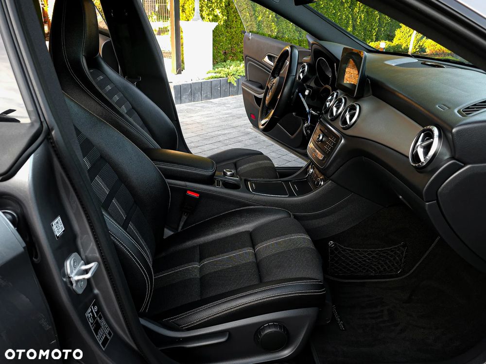 Mercedes-Benz CLA 200 7G-DCT Urban - 19