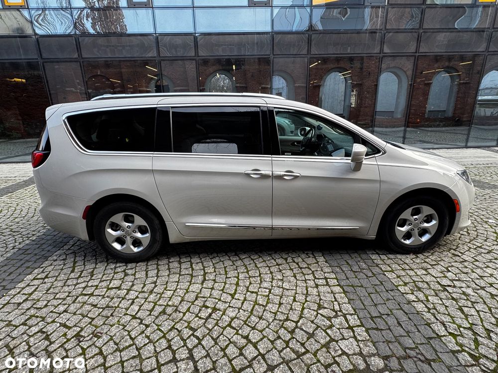 Chrysler Pacifica - 7