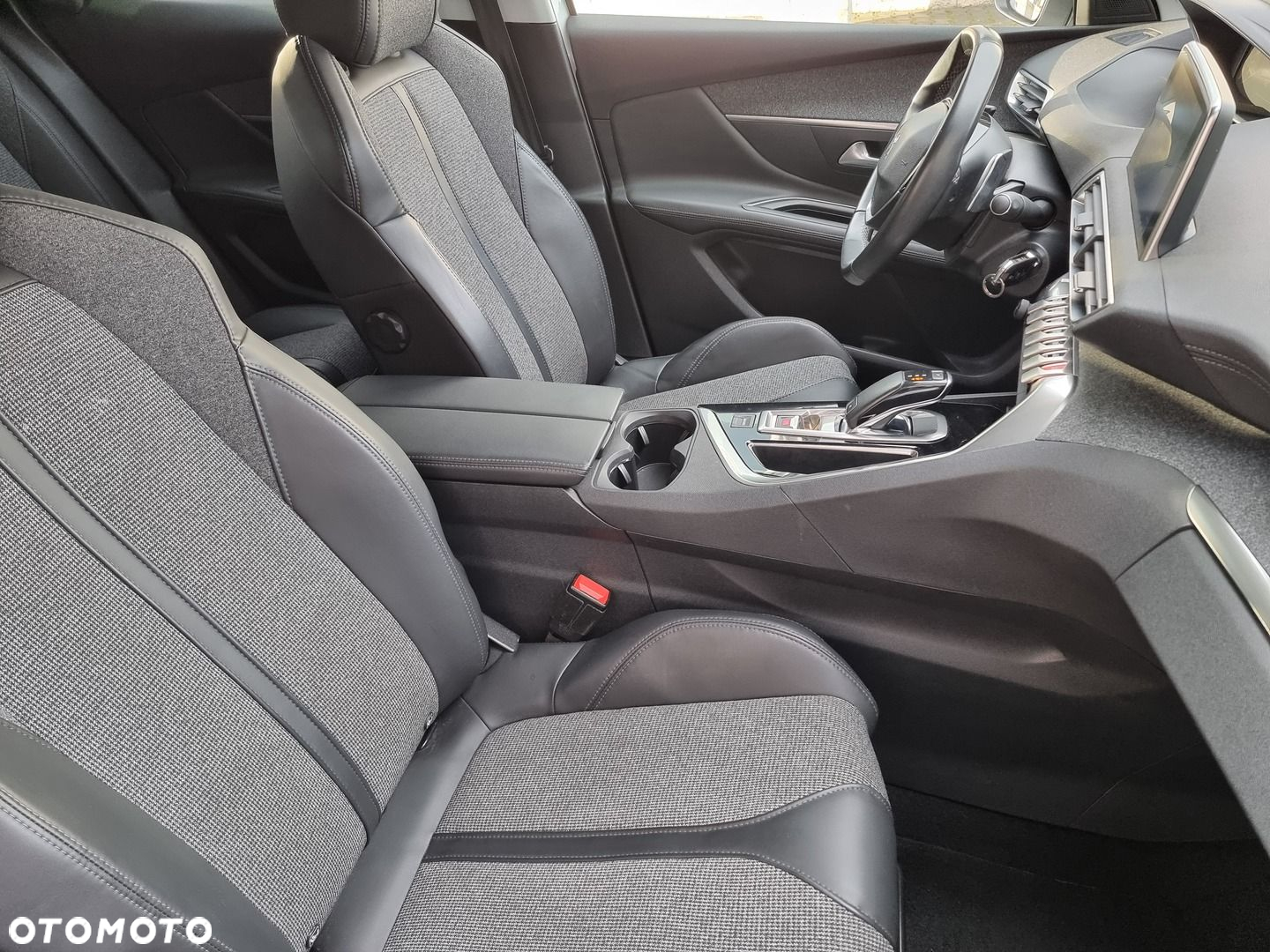 Peugeot 3008 1.2 PureTech Allure S&S EAT6 - 16