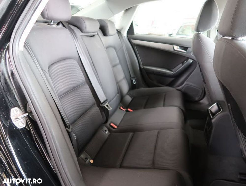Audi A4 Limuzina 2.0 TDI DPF S line Sportpaket - 11