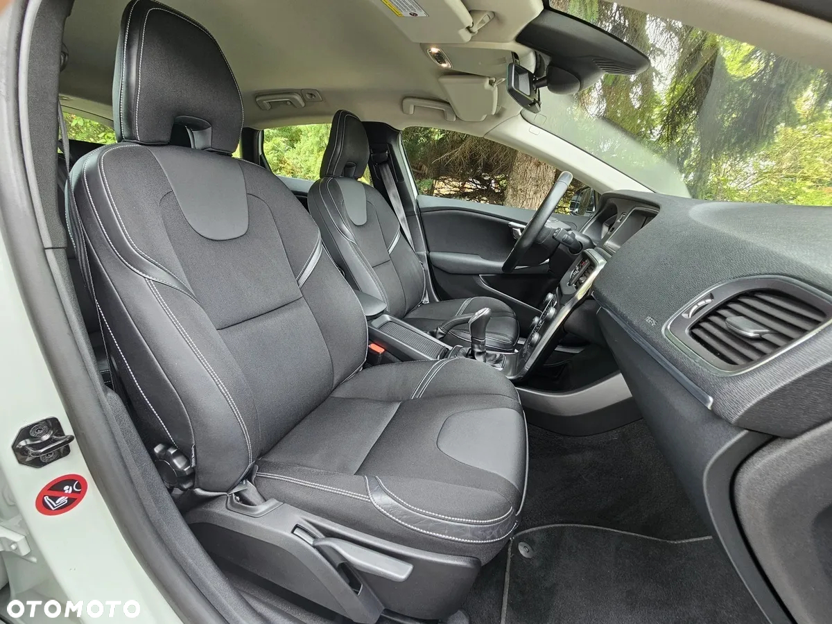 Volvo V40 D2 Momentum - 16