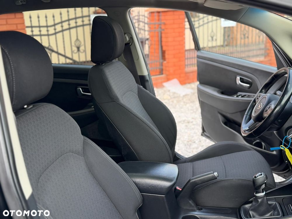 Kia Carens 1.7 CRDi M 7os EU6 - 14