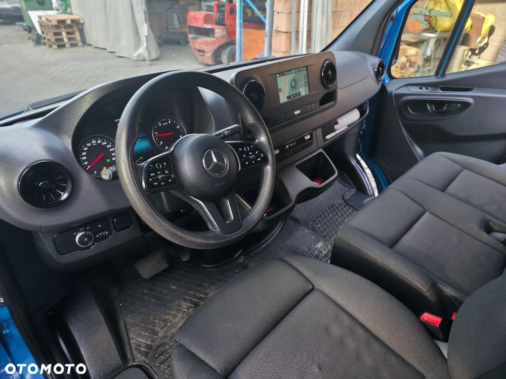 Mercedes-Benz Sprinter - 14