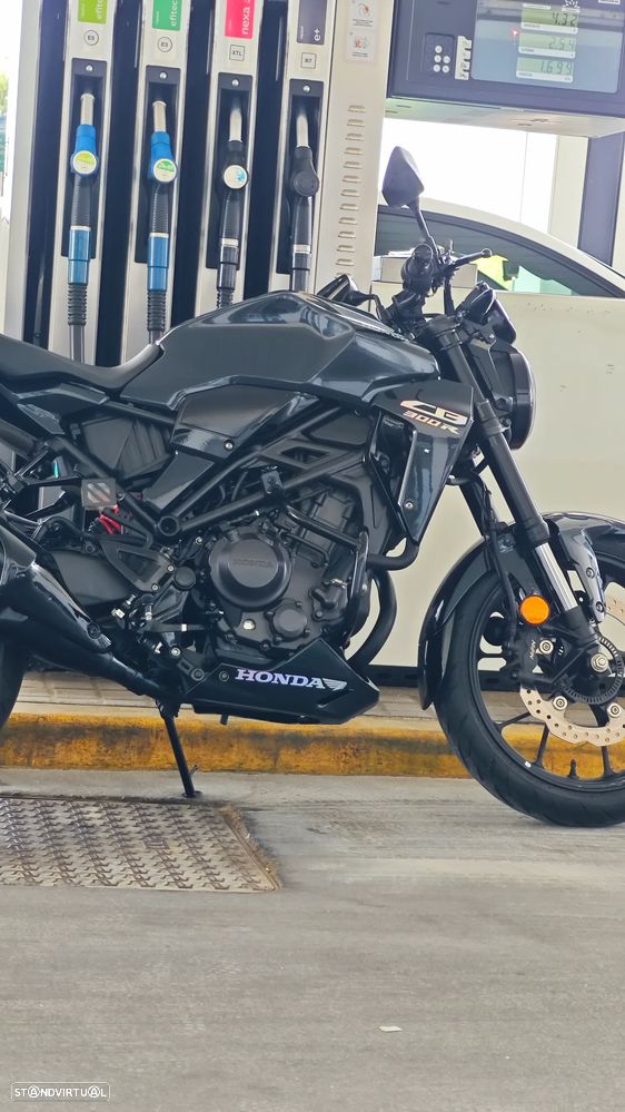 Honda CB CB300R Neo Sport Café - 12