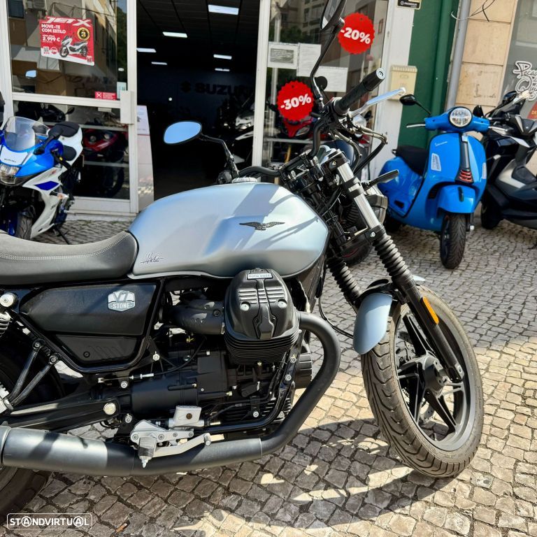 Moto Guzzi V7 Stone - 19