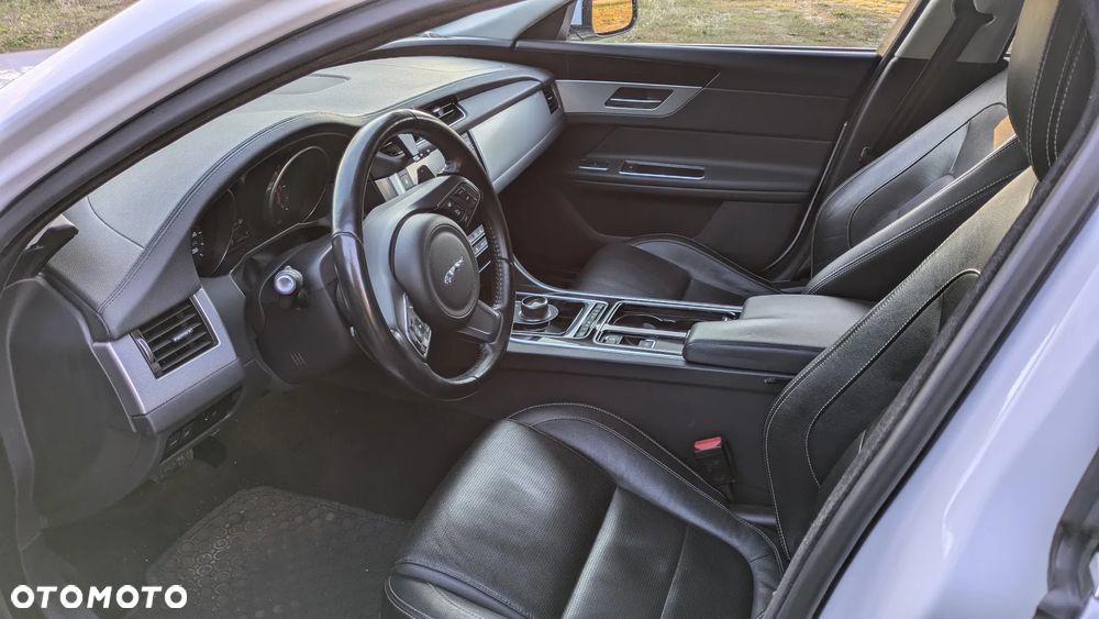 Jaguar XF 20d AWD Prestige - 11