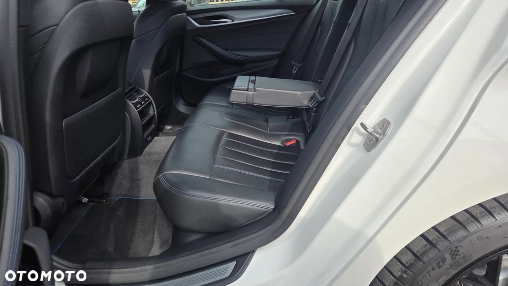 BMW Seria 5 520d xDrive M Sport sport - 23
