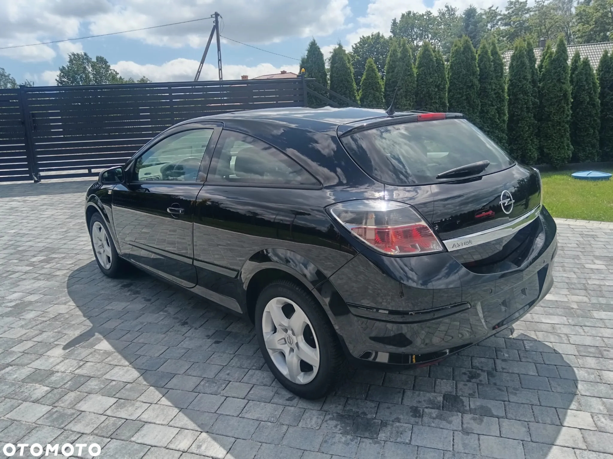 Opel Astra GTC 1.6 - 9