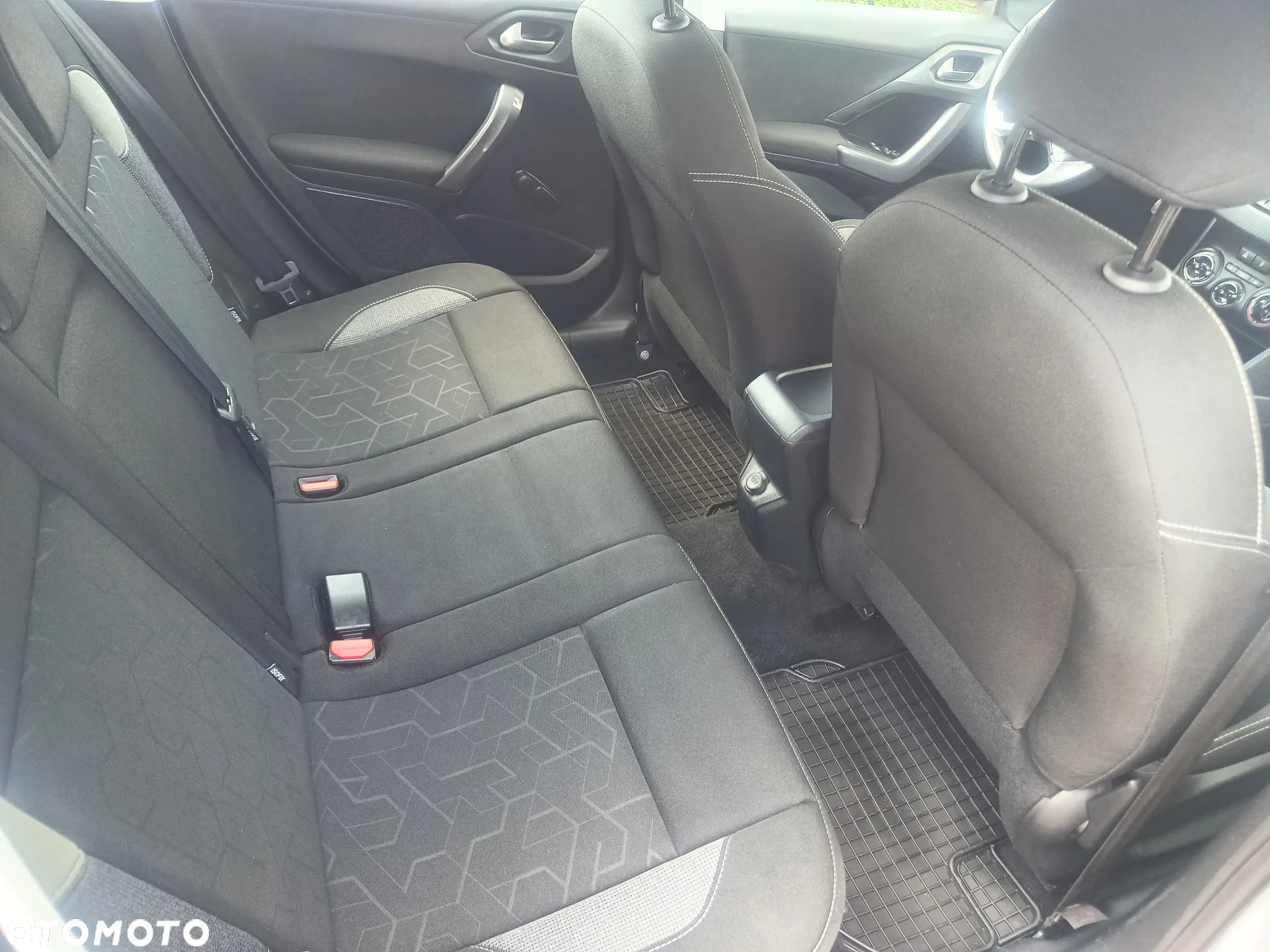 Peugeot 2008 - 12