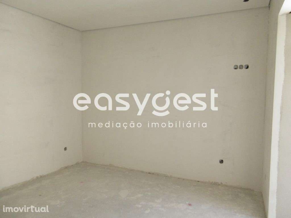 Apartamento T2 com Pátio a nível do R/C no centro de Peniche - Grande imagem: 4/12