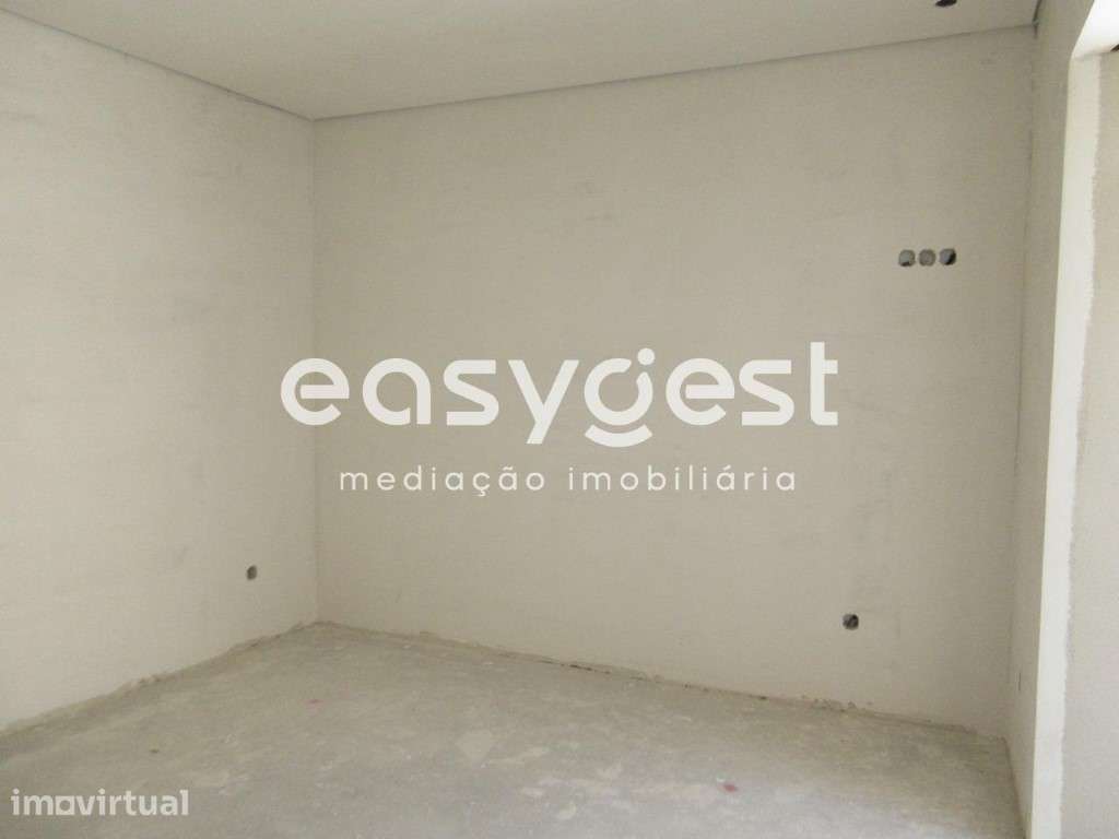 Apartamento T2 com Pátio a nível do R/C no centro de Peniche - Grande imagem: 4/12