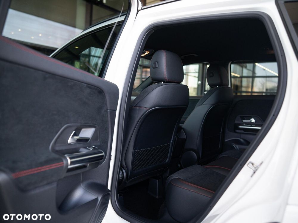 Mercedes-Benz GLA - 12