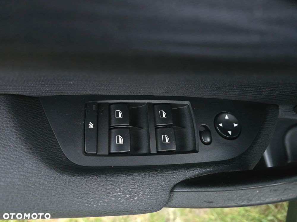 BMW X1 sDrive18d xLine - 25