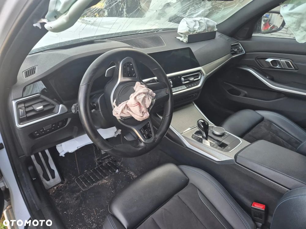 BMW Seria 3 320e PHEV xDrive M Sport - 13