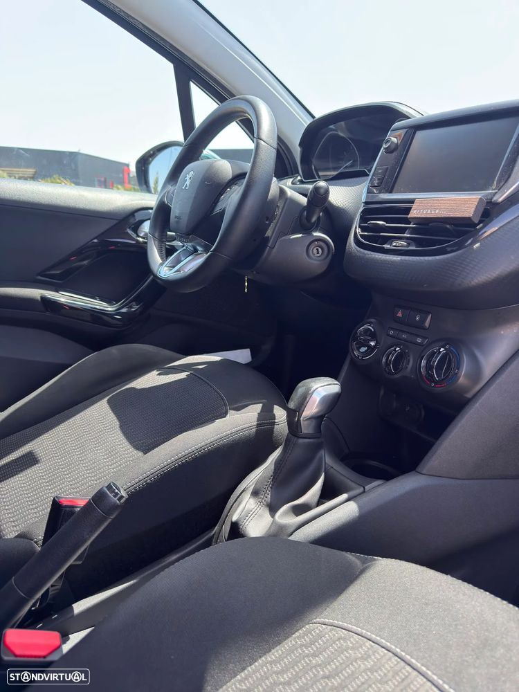 Peugeot 208 1.2 PureTech Style - 10