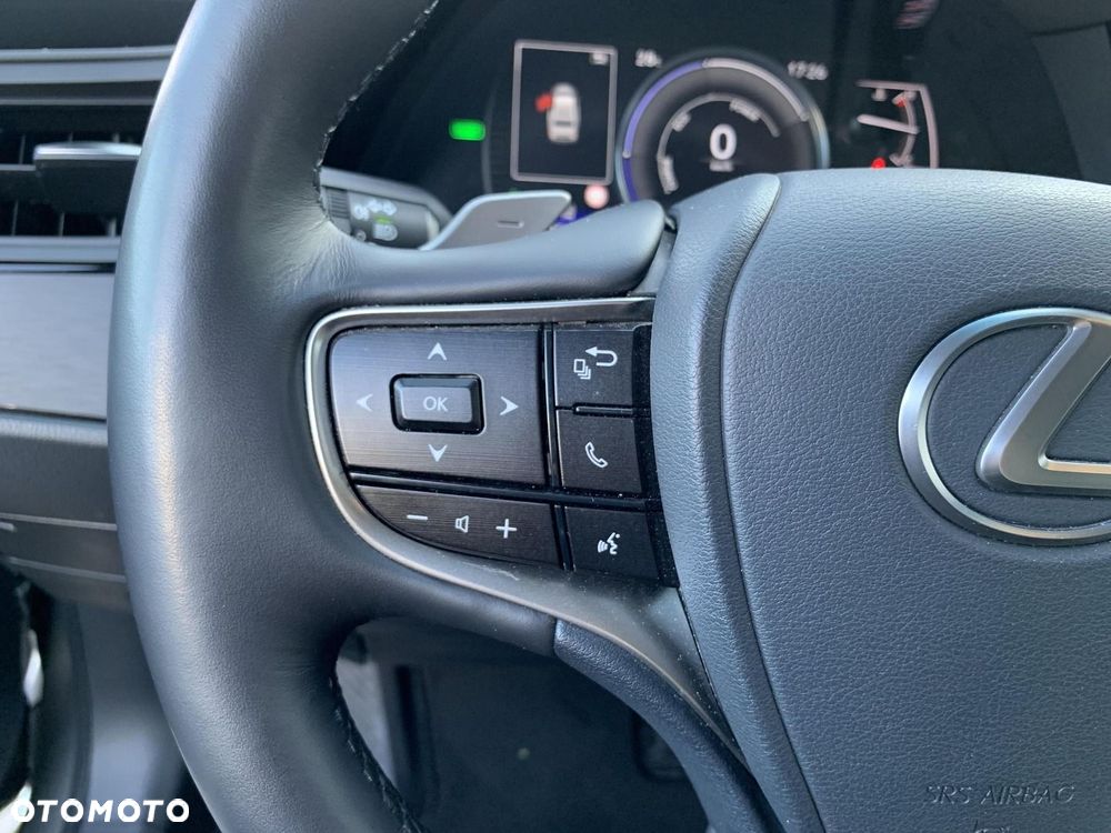 Lexus ES 300h Business Edition - 16