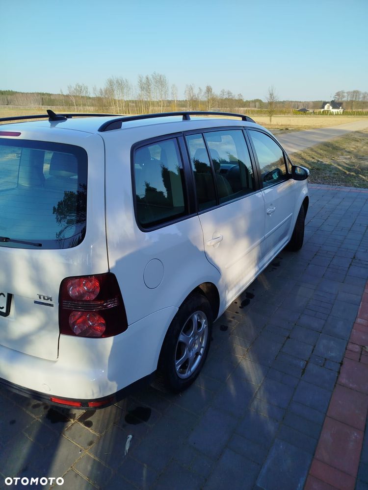 Volkswagen Touran 1.9 TDI DPF BlueMot Trendline - 6