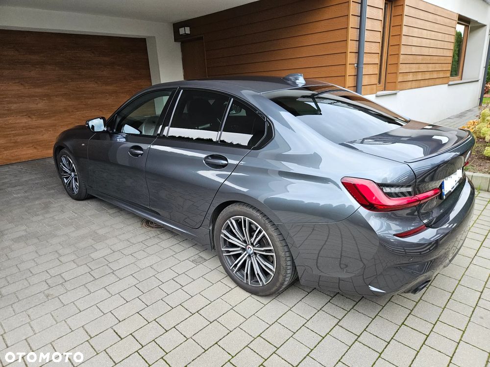 BMW Seria 3 2022 photo 2