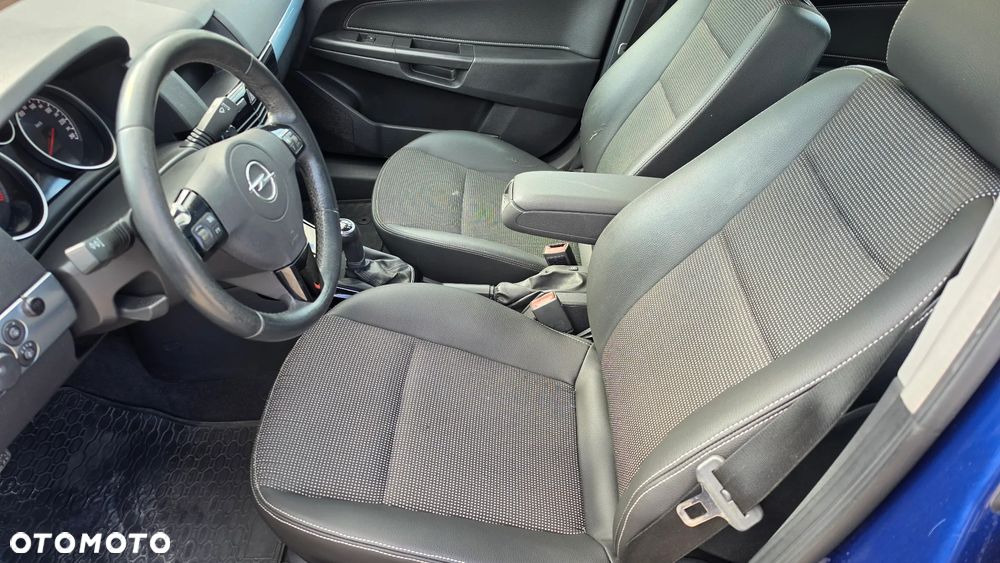 Opel Astra 1.6 T Cosmo - 13