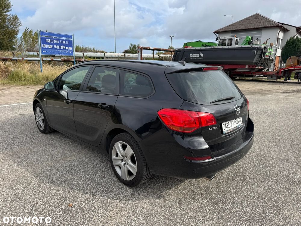 Opel Astra 1.4 Turbo Design Edition - 26