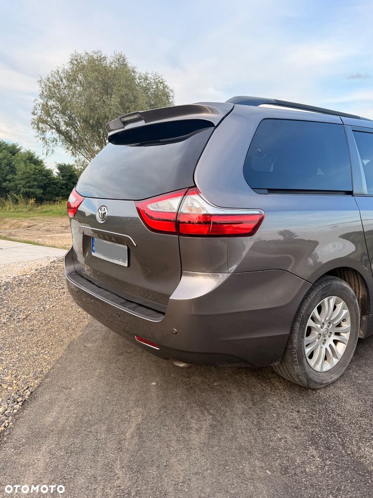 Toyota Sienna 3.5 V6 - 7