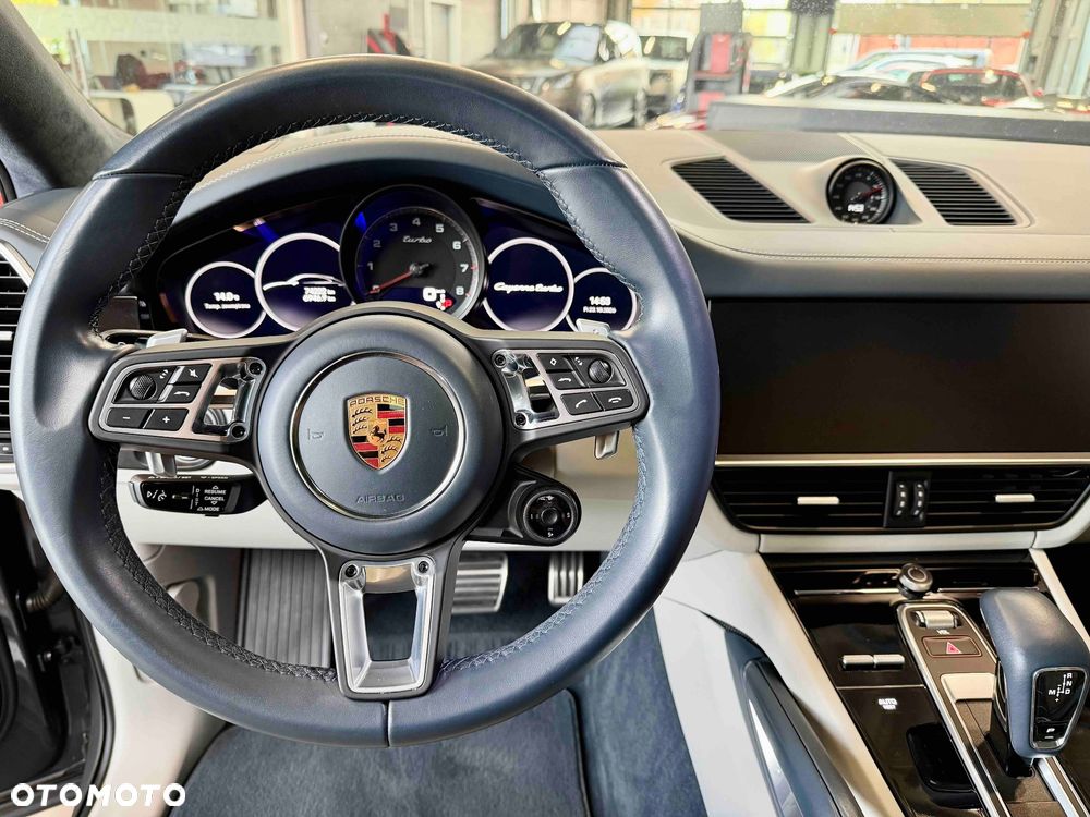 Porsche Cayenne Turbo - 17