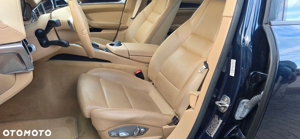 Porsche Panamera 4 PDK - 13