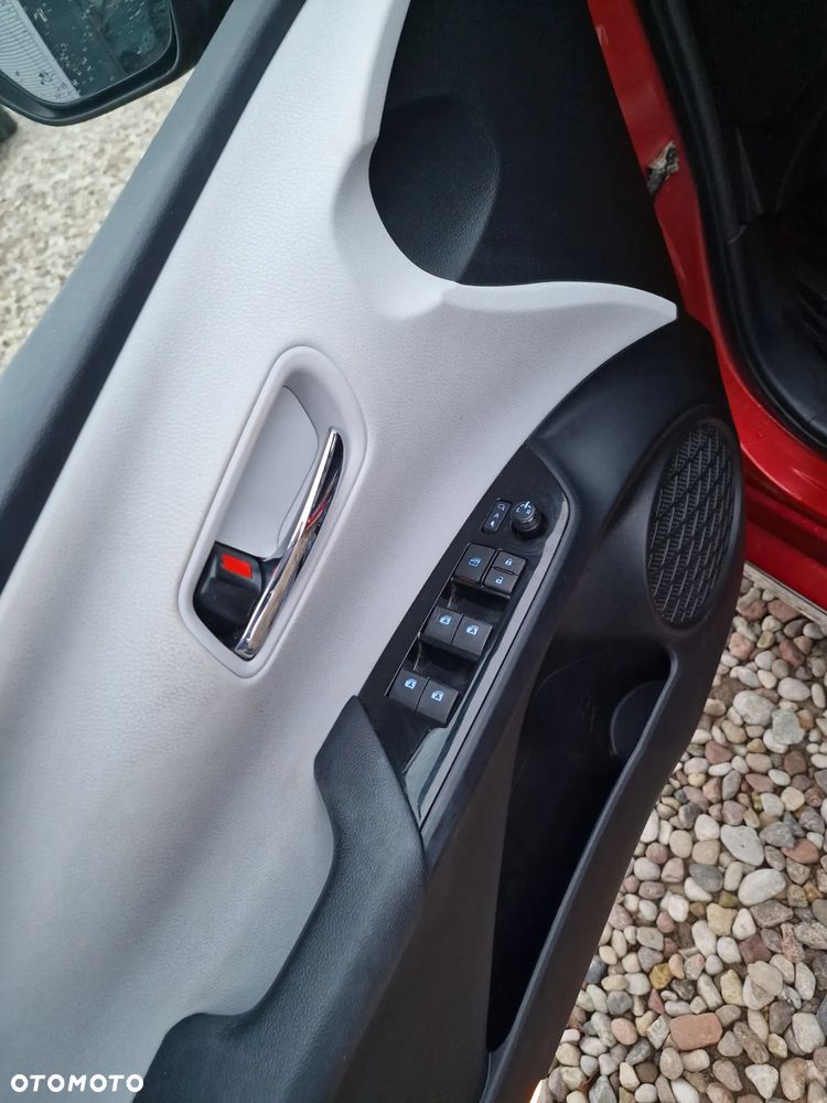 Toyota Prius Hybrid Executive - 14