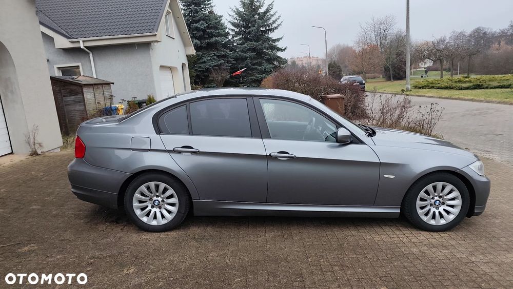 BMW Seria 3 318d DPF Edition Sport - 24