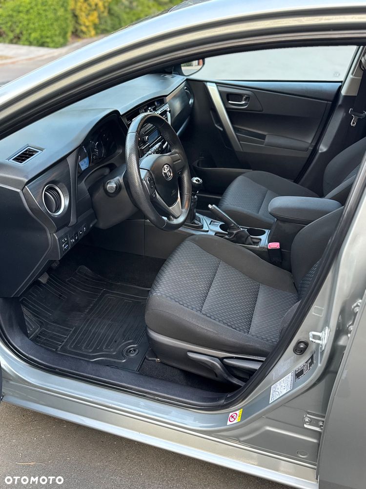 Toyota Auris - 12