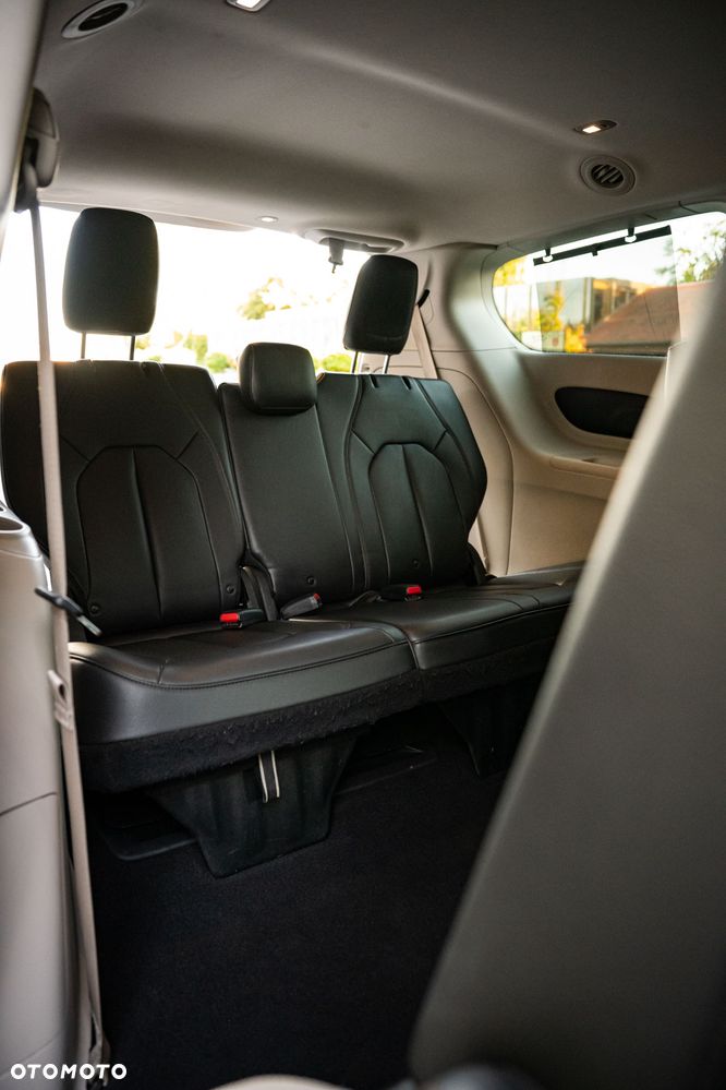 Chrysler Pacifica - 27