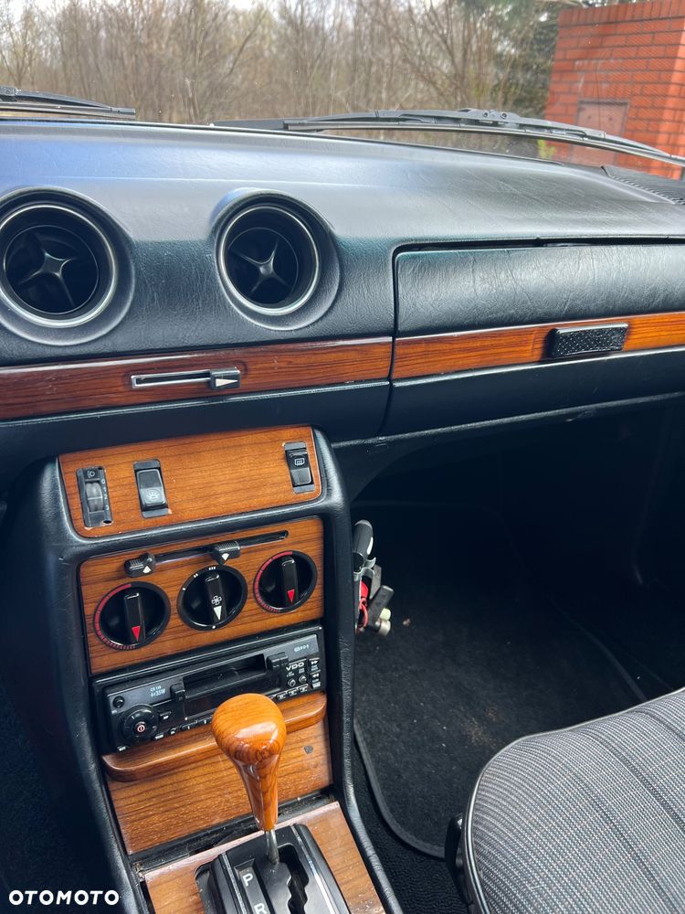 Mercedes-Benz W123 - 32