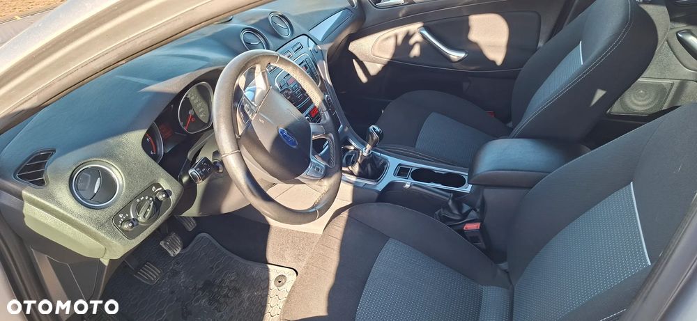 Ford Mondeo - 14