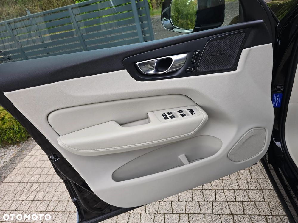 Volvo XC 60 B4 D AWD Plus Bright - 20