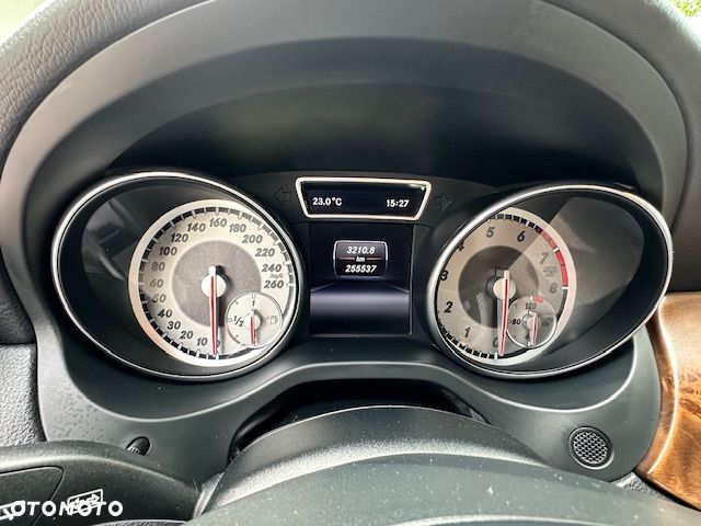 Mercedes-Benz GLA 200 - 12