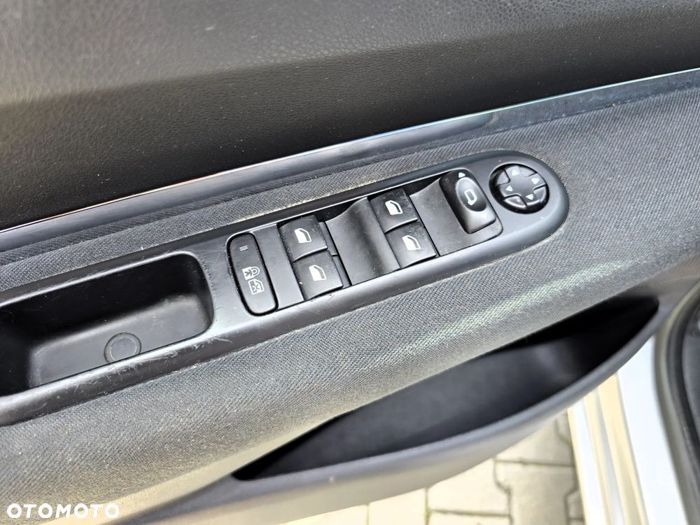 Peugeot 5008 HDI FAP 165 Automatik Active - 21