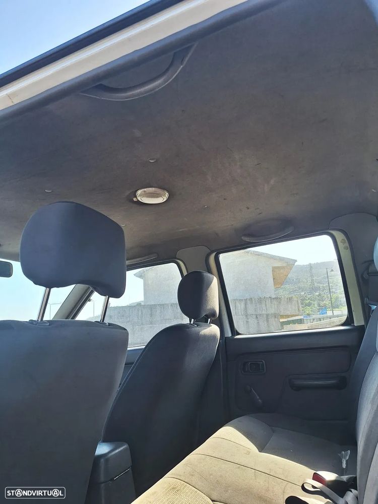 Nissan D22 Pick Up 2.5Di Cabine Dupla - 17