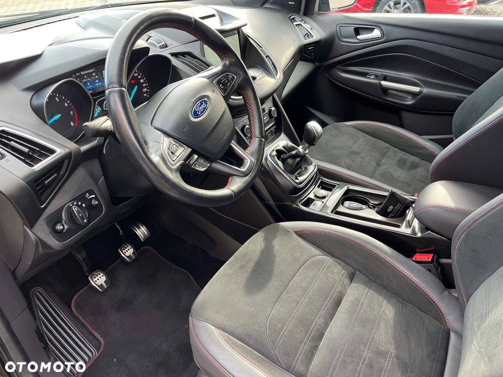 Ford Kuga 1.5 EcoBoost 2x4 ST-Line - 5