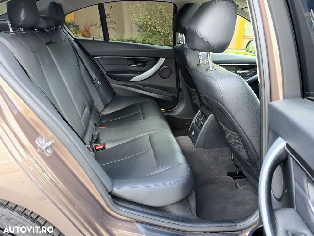 BMW Seria 3 320d Aut. Blue Performance Sport Line - 8