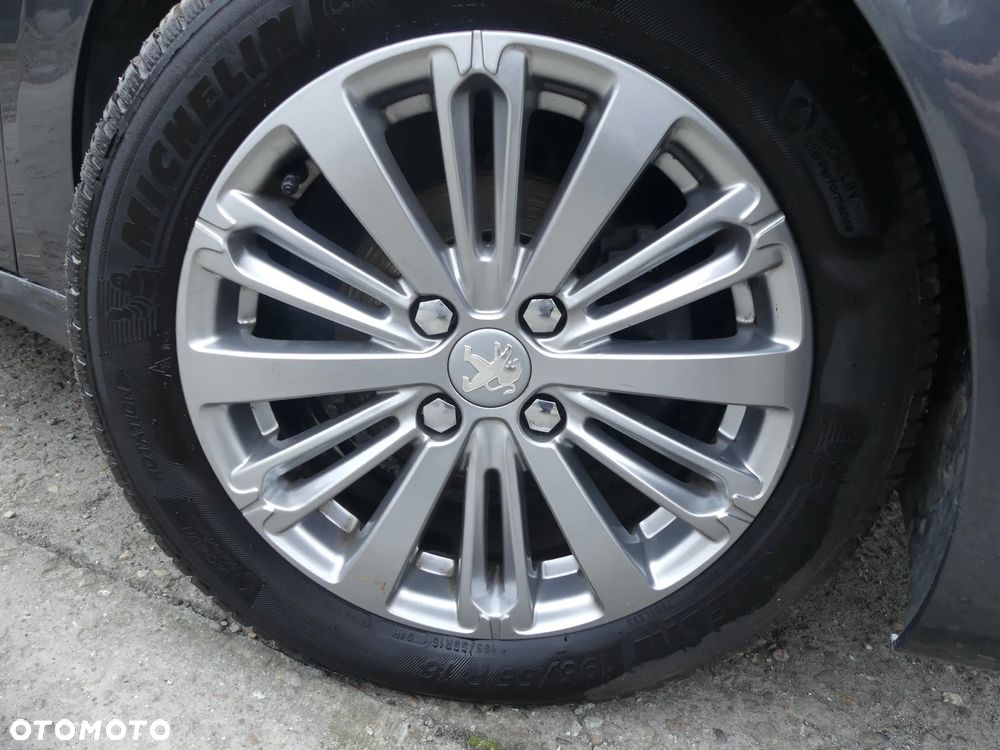 Peugeot 208 1.2 PureTech GPF Signature S&S EAT6 - 16