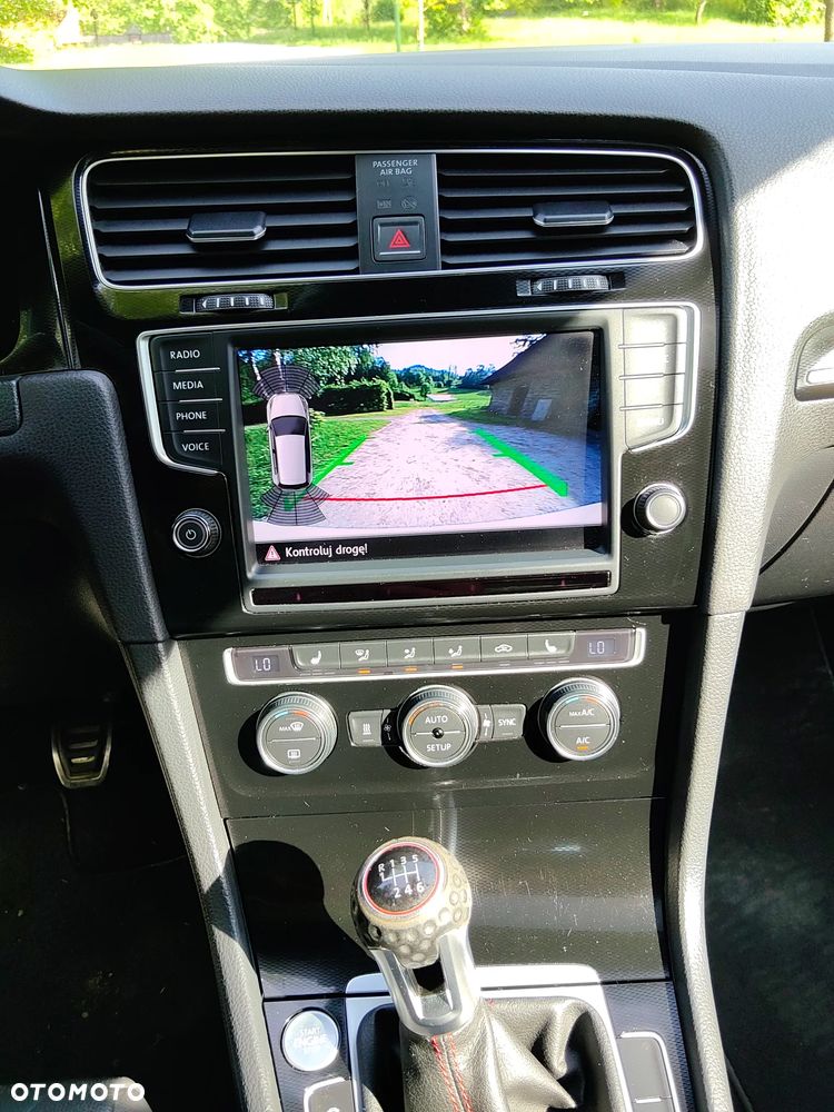 Volkswagen Golf - 22