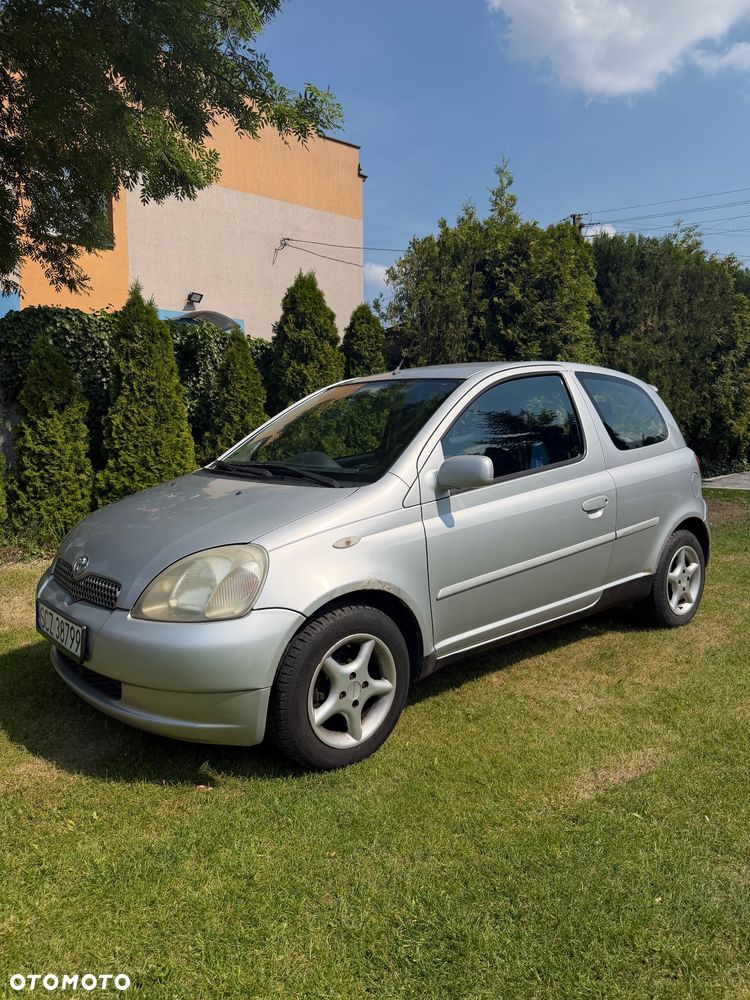 Toyota Yaris 1.0 Base - 1