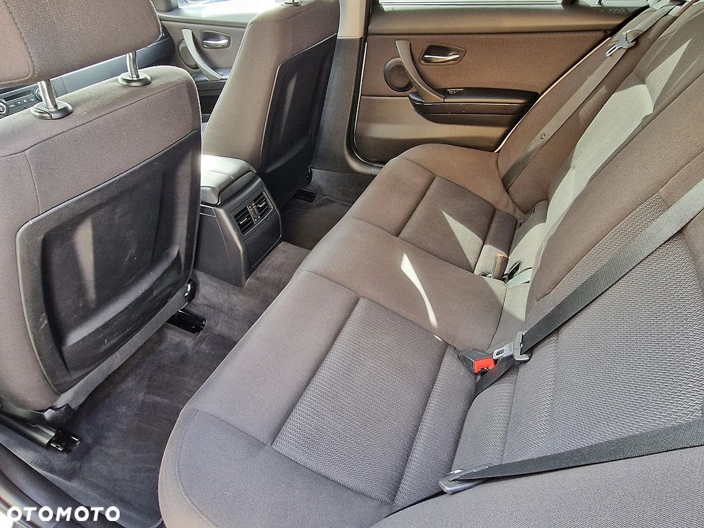 BMW Seria 3 318d DPF Edition Sport - 10