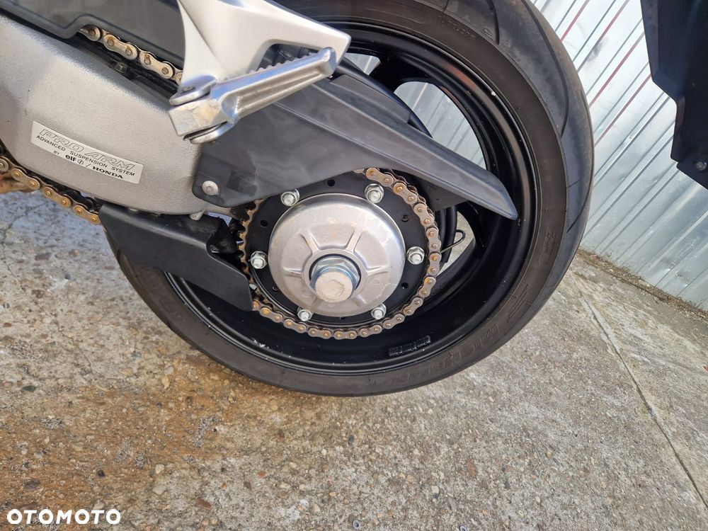Honda VFR - 19