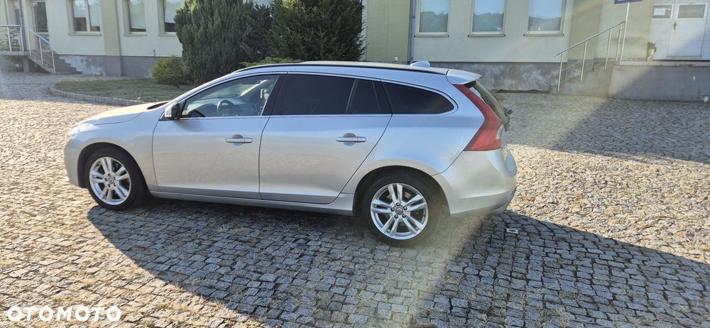 Volvo V60 D5 AWD Geartronic Summum - 3